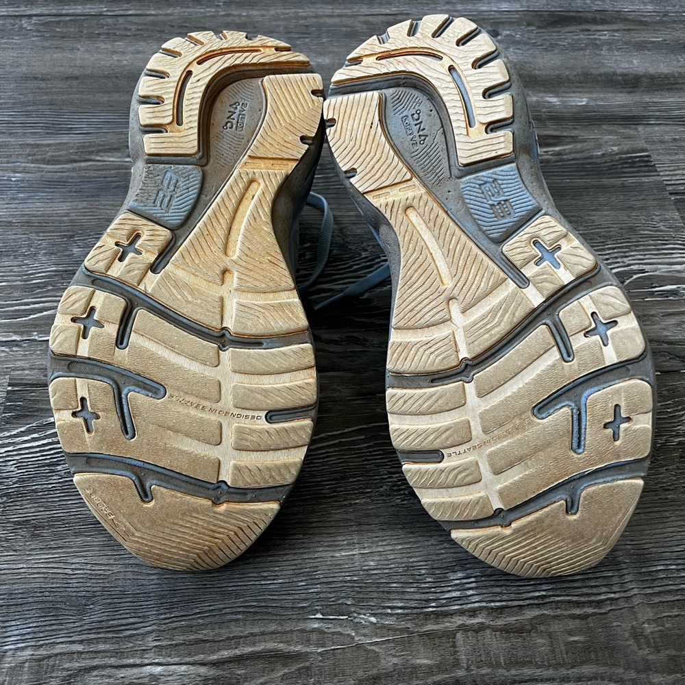 Brooks Adrenaline GTS 23 Running Shoes, 6.5, Low miles - Picture 5 of 5
